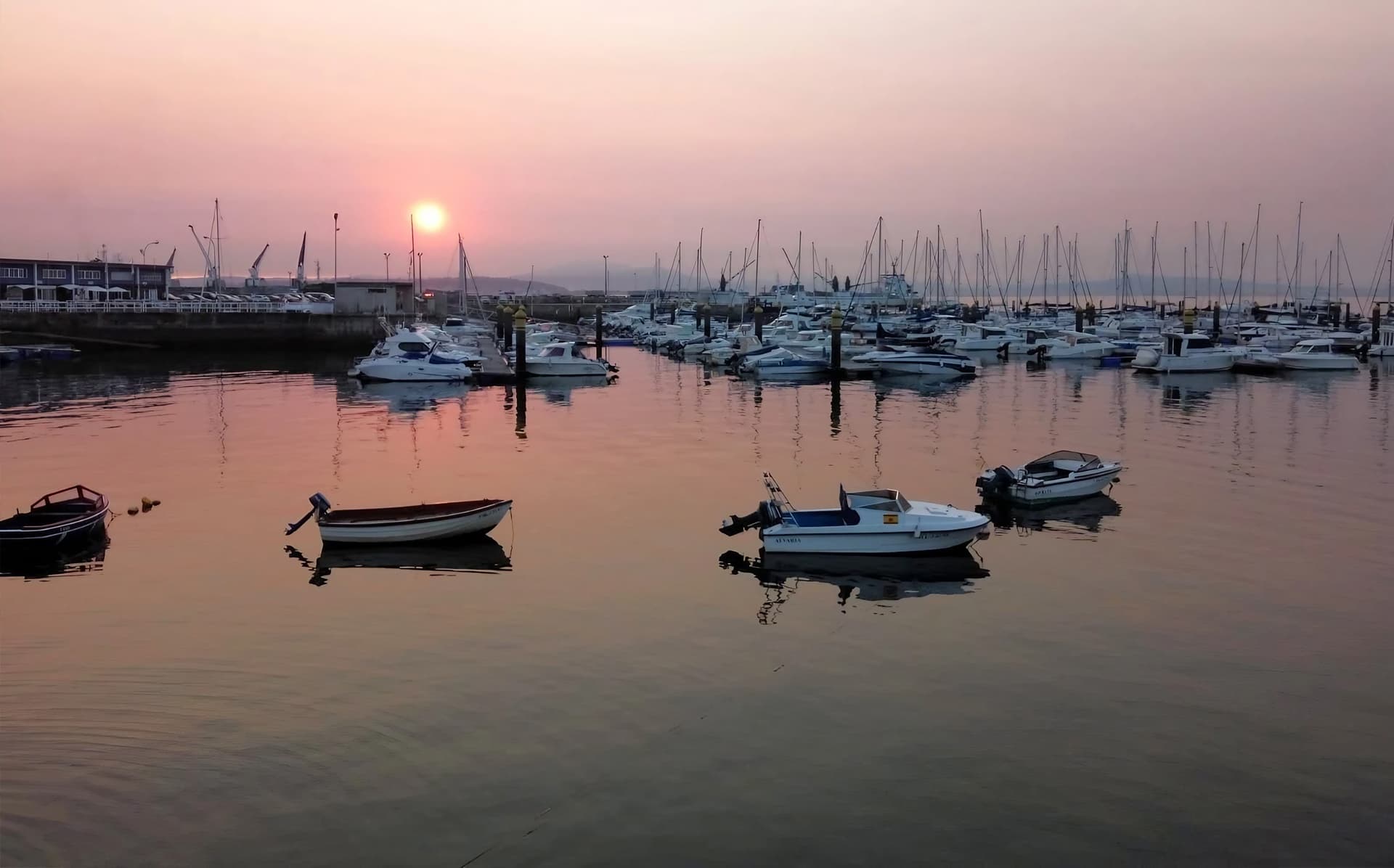 Servicios de las marinas de A Pobra y Muros